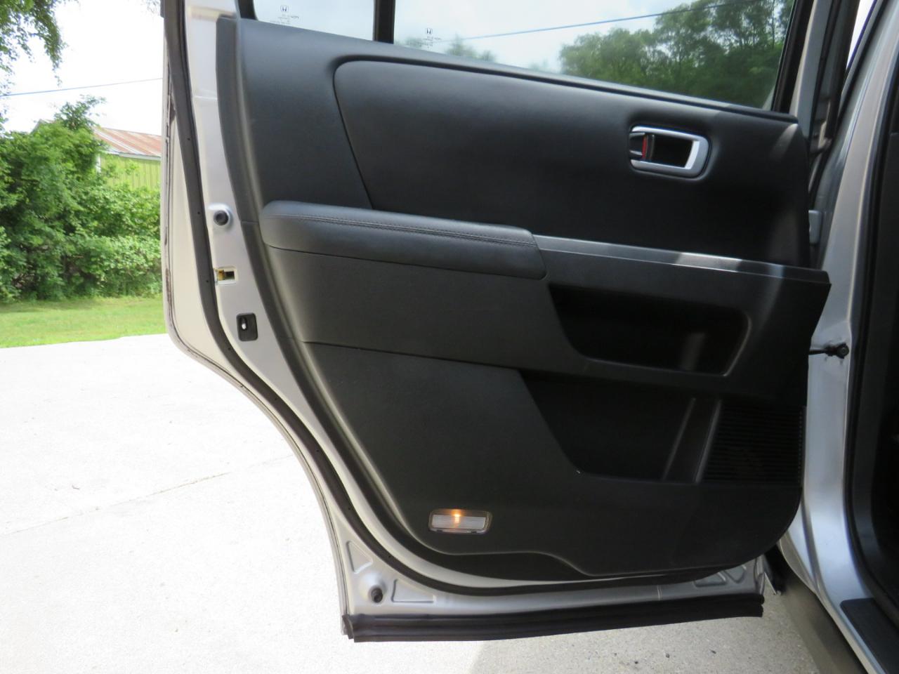 Honda Pilot EX-L 4WD 5-Spd AT with DVD 2011
