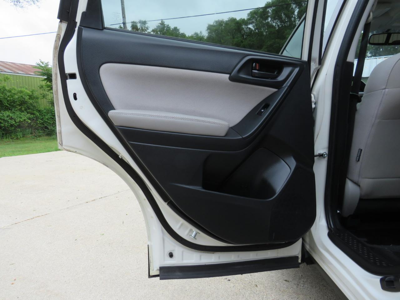Subaru Forester 2.5i Premium PZEV CVT 2016