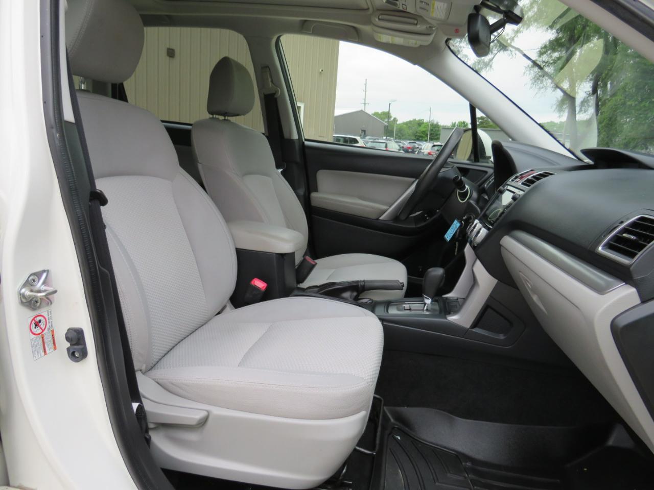 Subaru Forester 2.5i Premium PZEV CVT 2016
