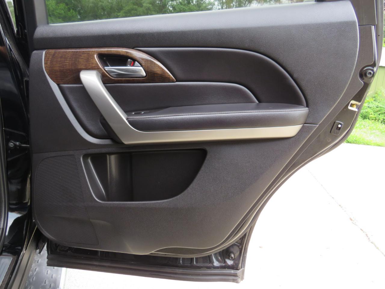 Acura MDX 6-Spd AT w/Advance Package 2011