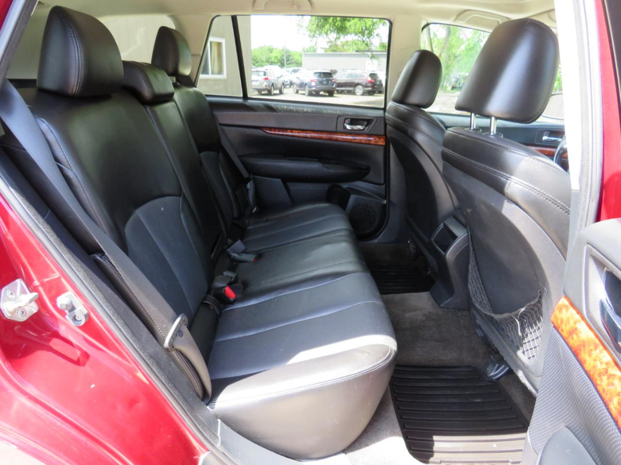 Subaru Outback 2.5i Limited 2012