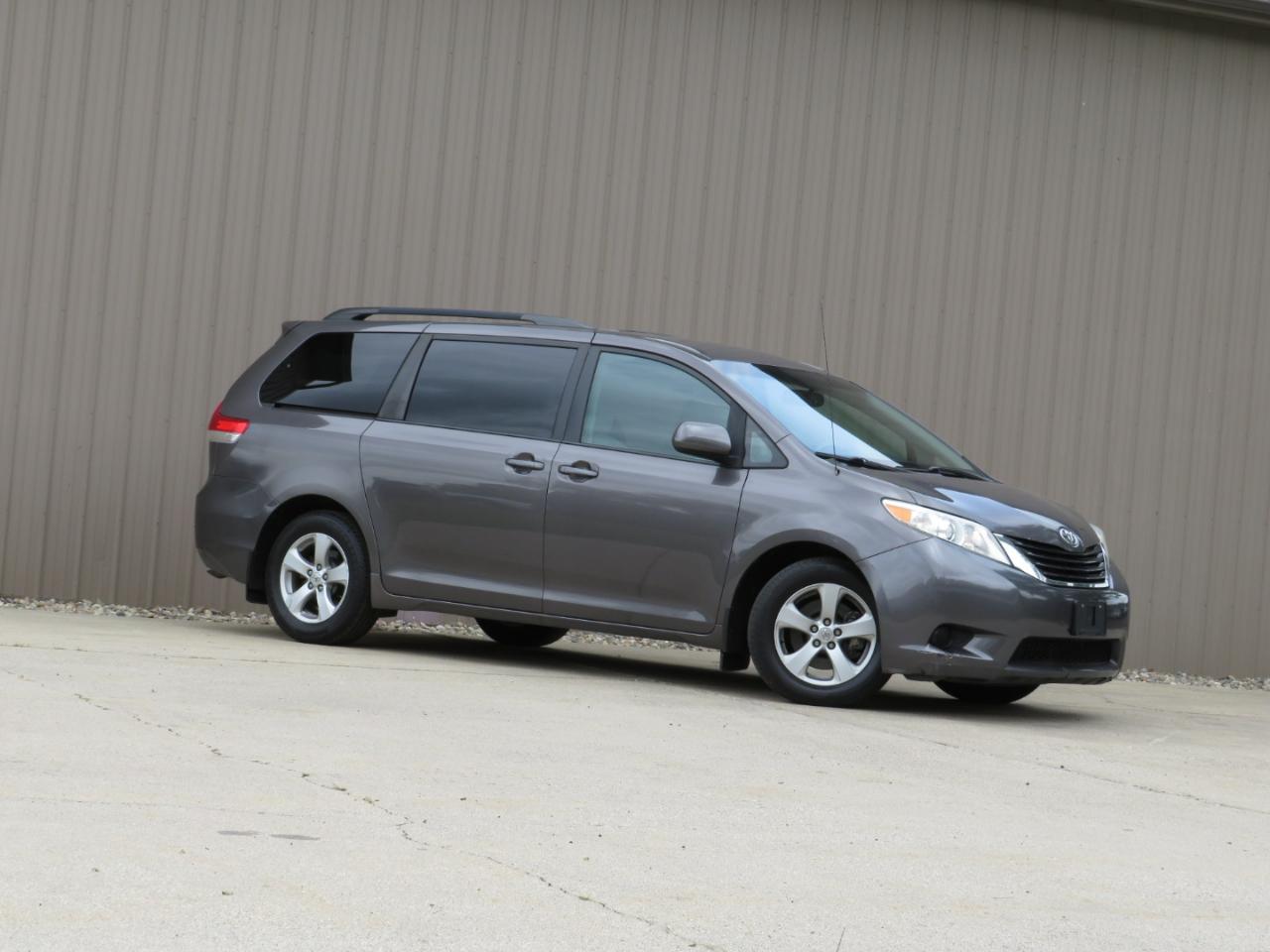 Toyota Sienna LE FWD 8-Passenger V6 2012