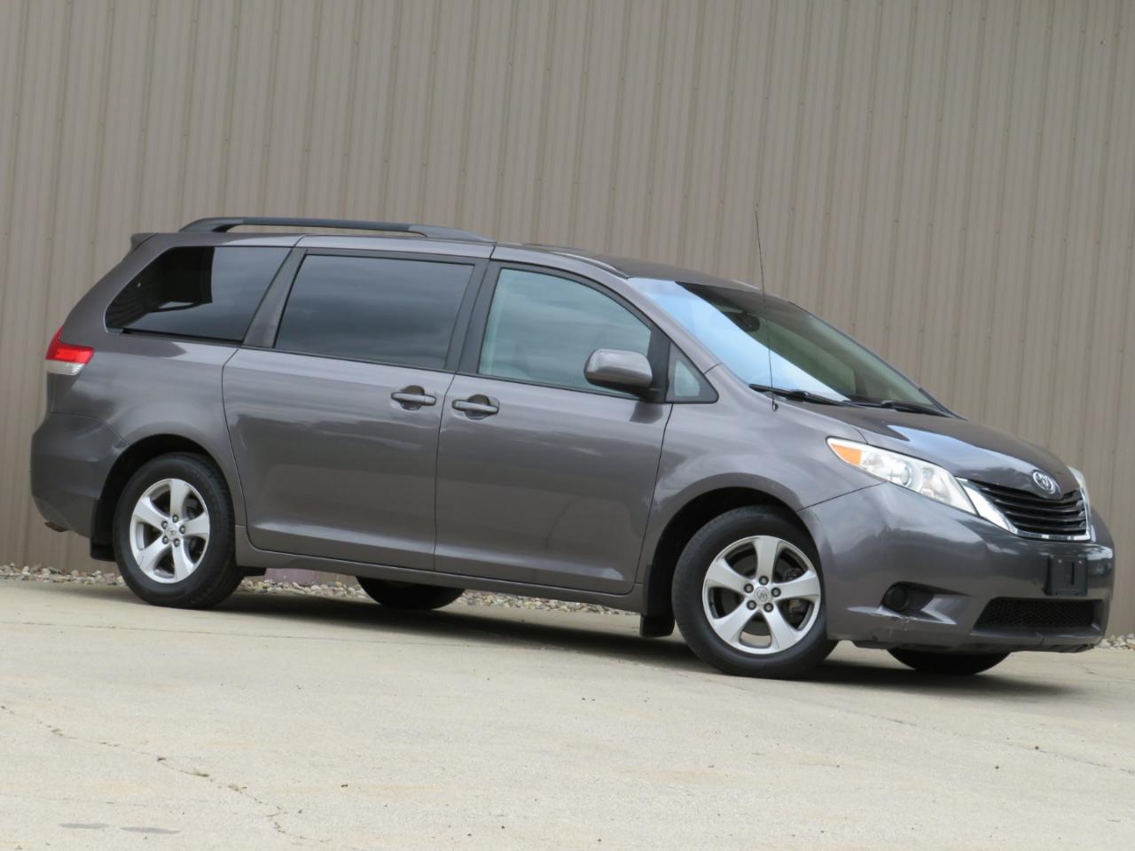 Toyota Sienna LE FWD 8-Passenger V6 2012