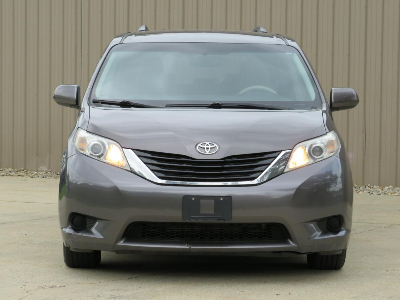 Toyota Sienna LE FWD 8-Passenger V6 2012