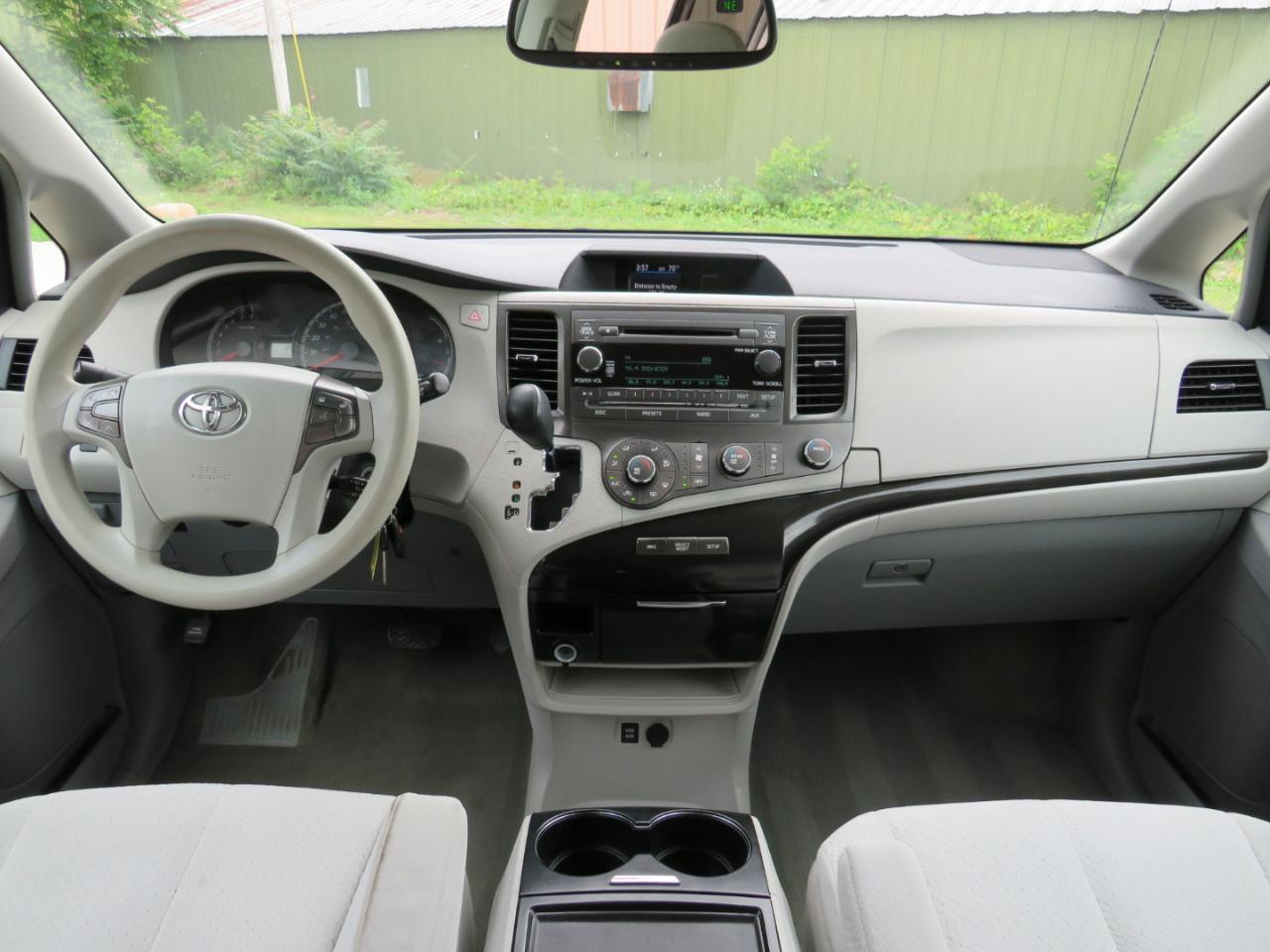 Toyota Sienna LE FWD 8-Passenger V6 2012