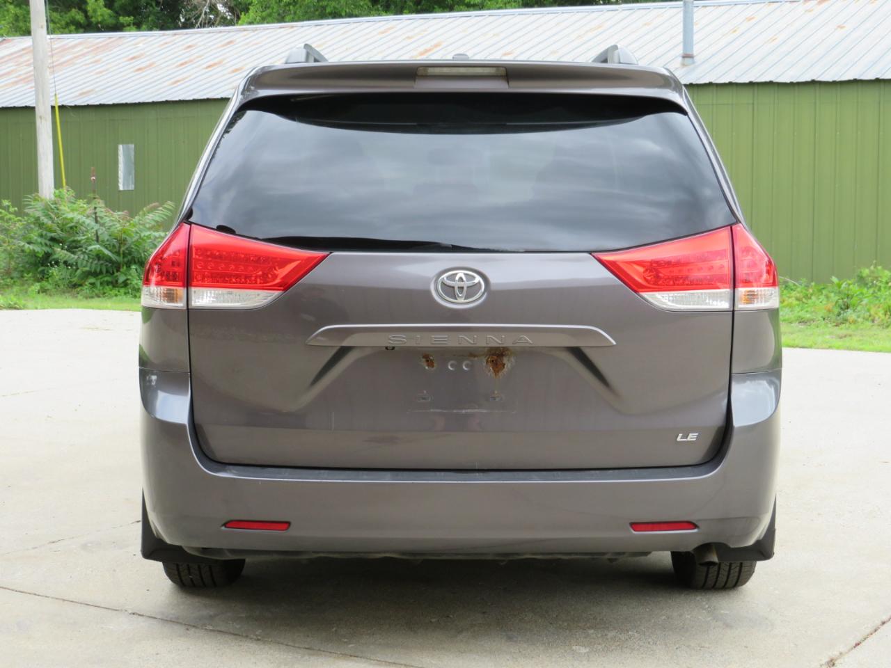 Toyota Sienna LE FWD 8-Passenger V6 2012