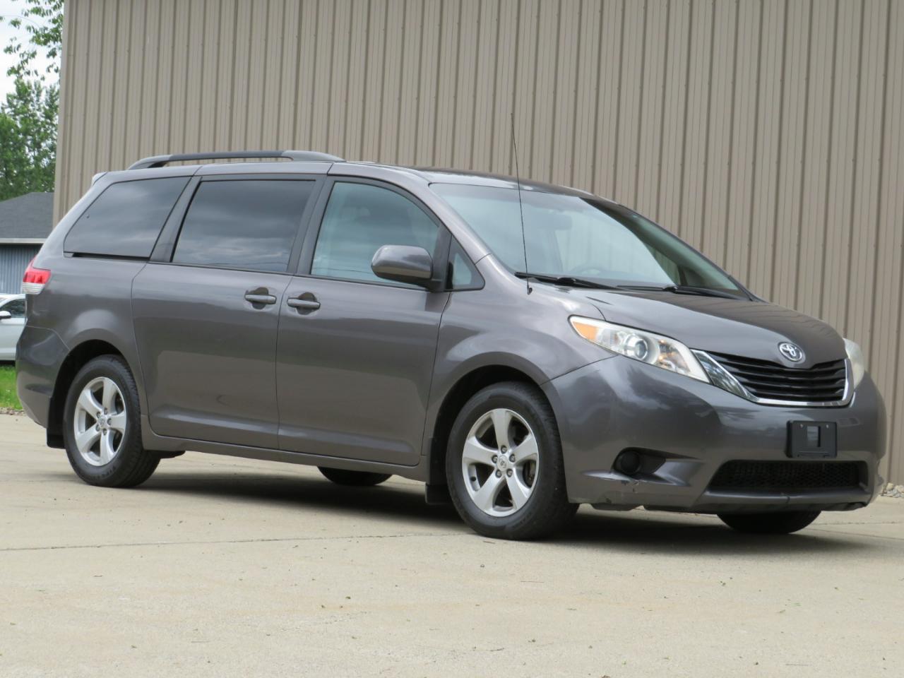Toyota Sienna LE FWD 8-Passenger V6 2012