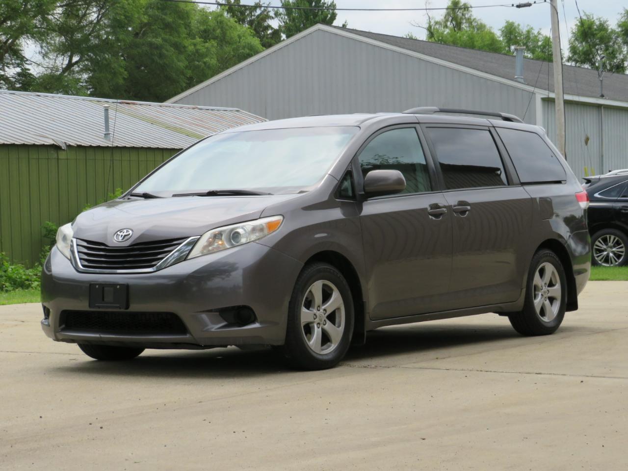 Toyota Sienna LE FWD 8-Passenger V6 2012