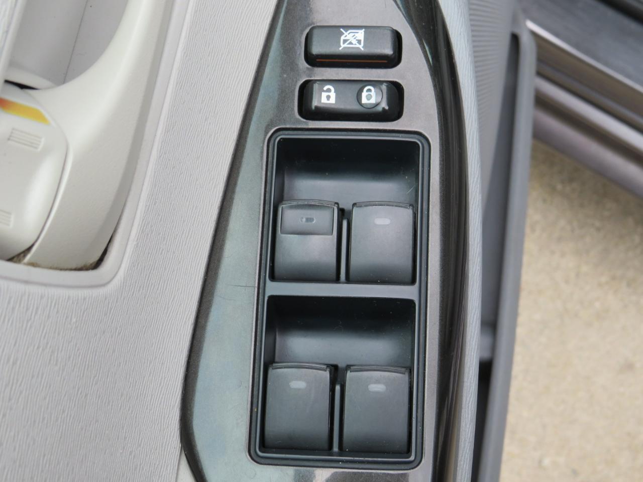 Toyota Sienna LE FWD 8-Passenger V6 2012
