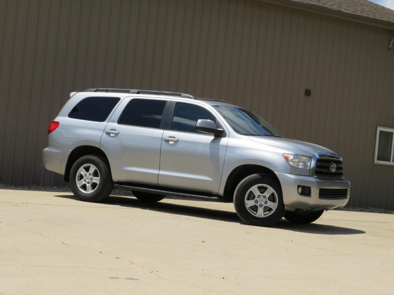 Toyota Sequoia SR5 5.7L 4WD 2016