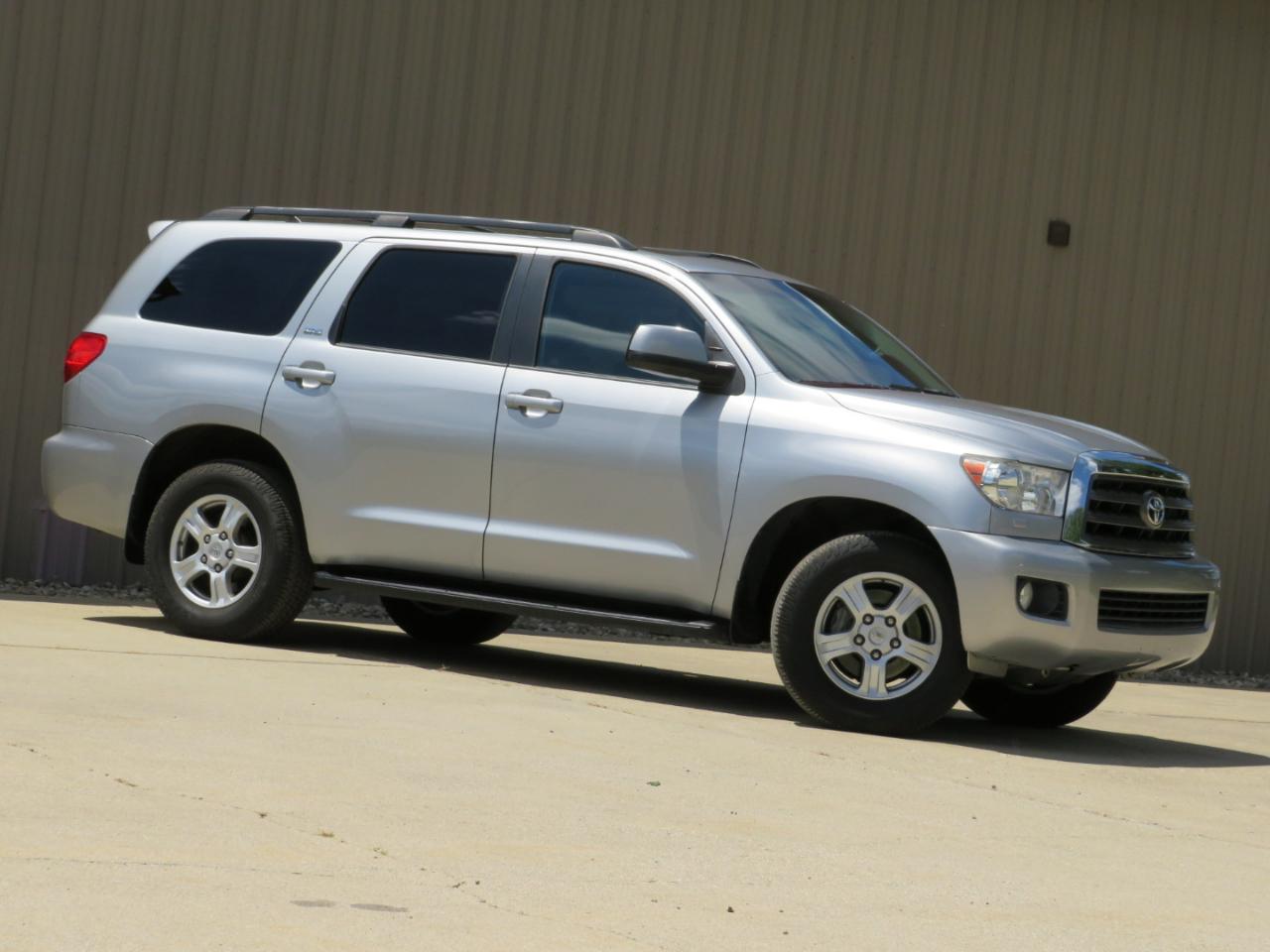 Toyota Sequoia SR5 5.7L 4WD 2016