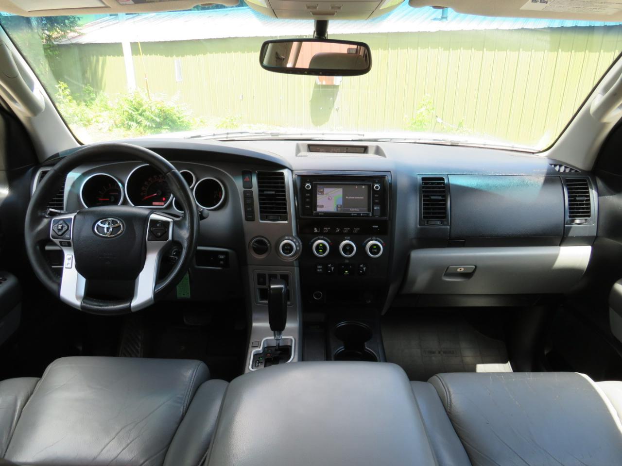 Toyota Sequoia SR5 5.7L 4WD 2016