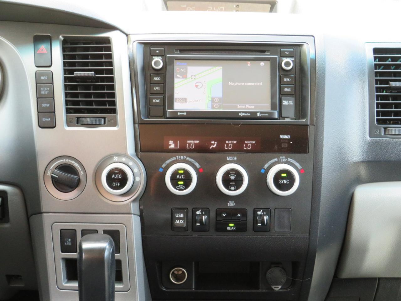 Toyota Sequoia SR5 5.7L 4WD 2016
