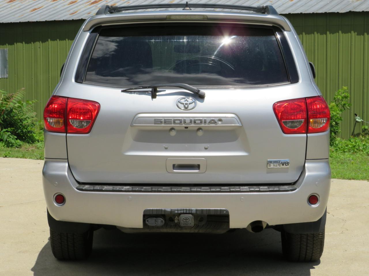 Toyota Sequoia SR5 5.7L 4WD 2016