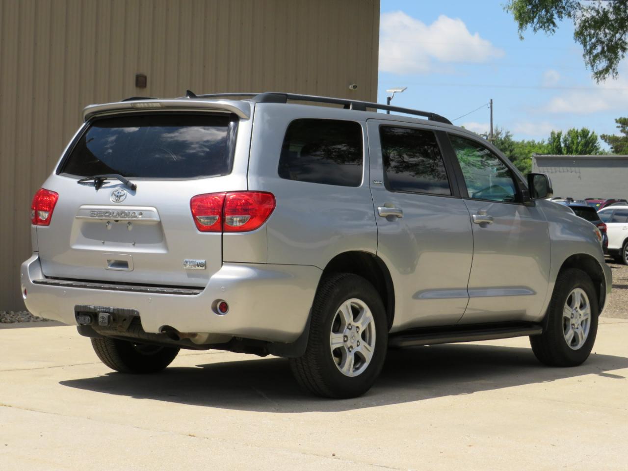 Toyota Sequoia SR5 5.7L 4WD 2016