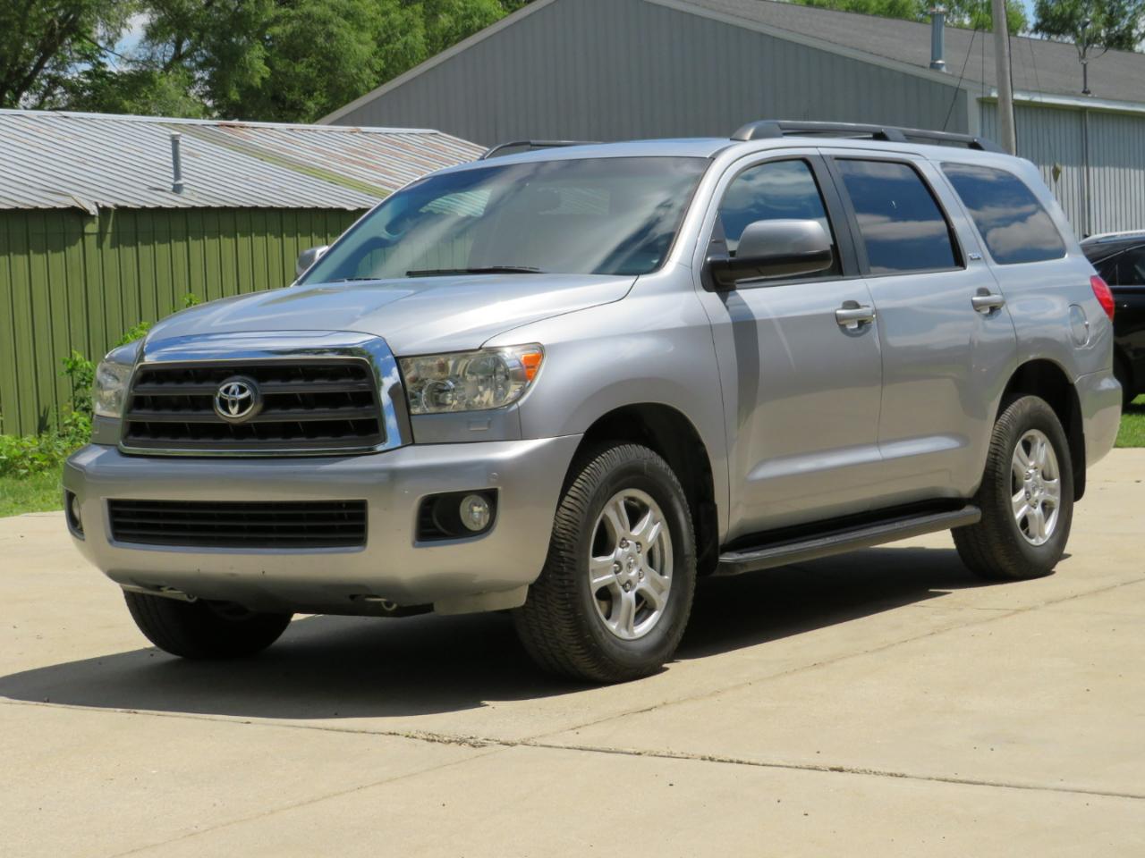 Toyota Sequoia SR5 5.7L 4WD 2016