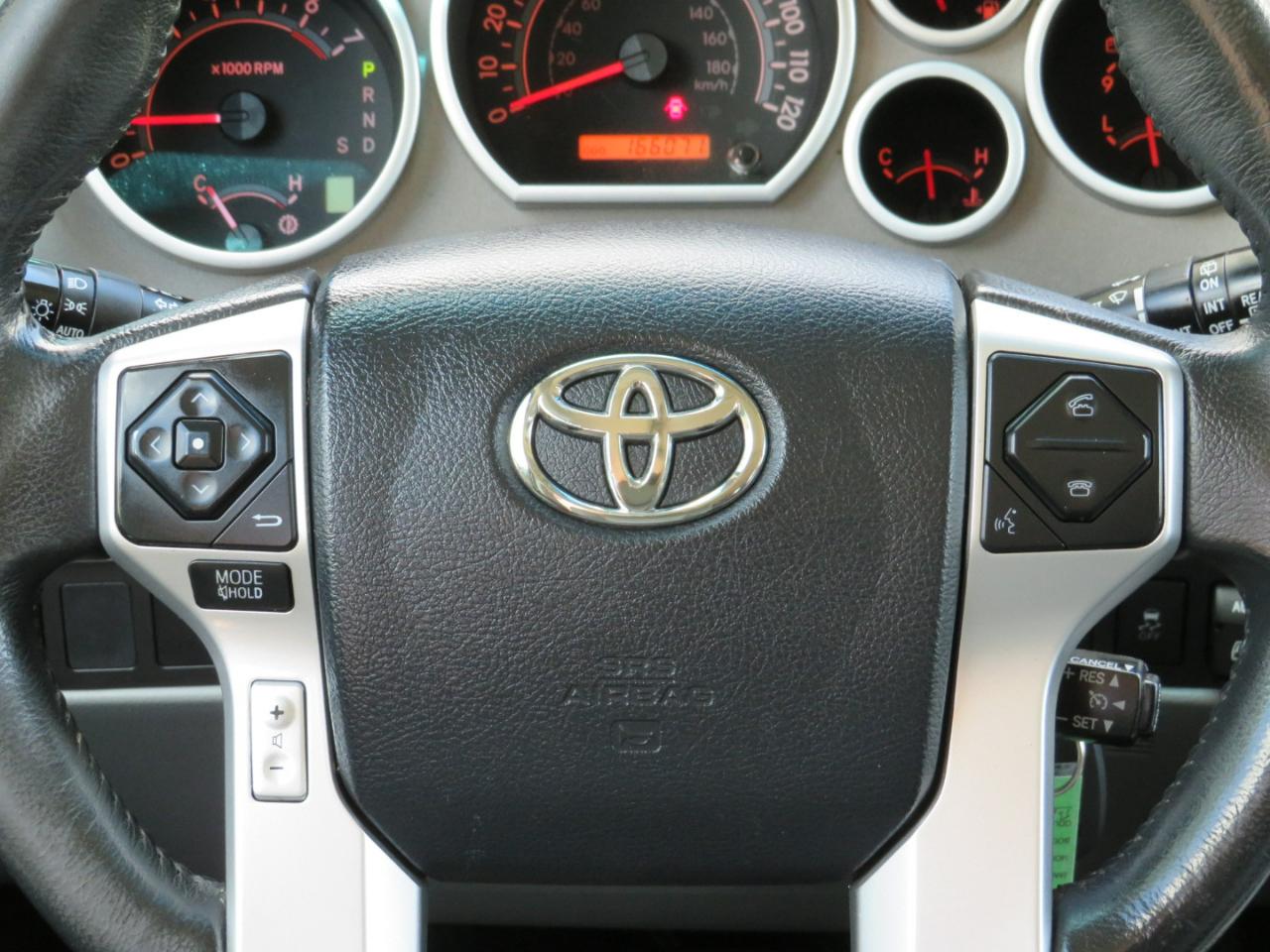 Toyota Sequoia SR5 5.7L 4WD 2016