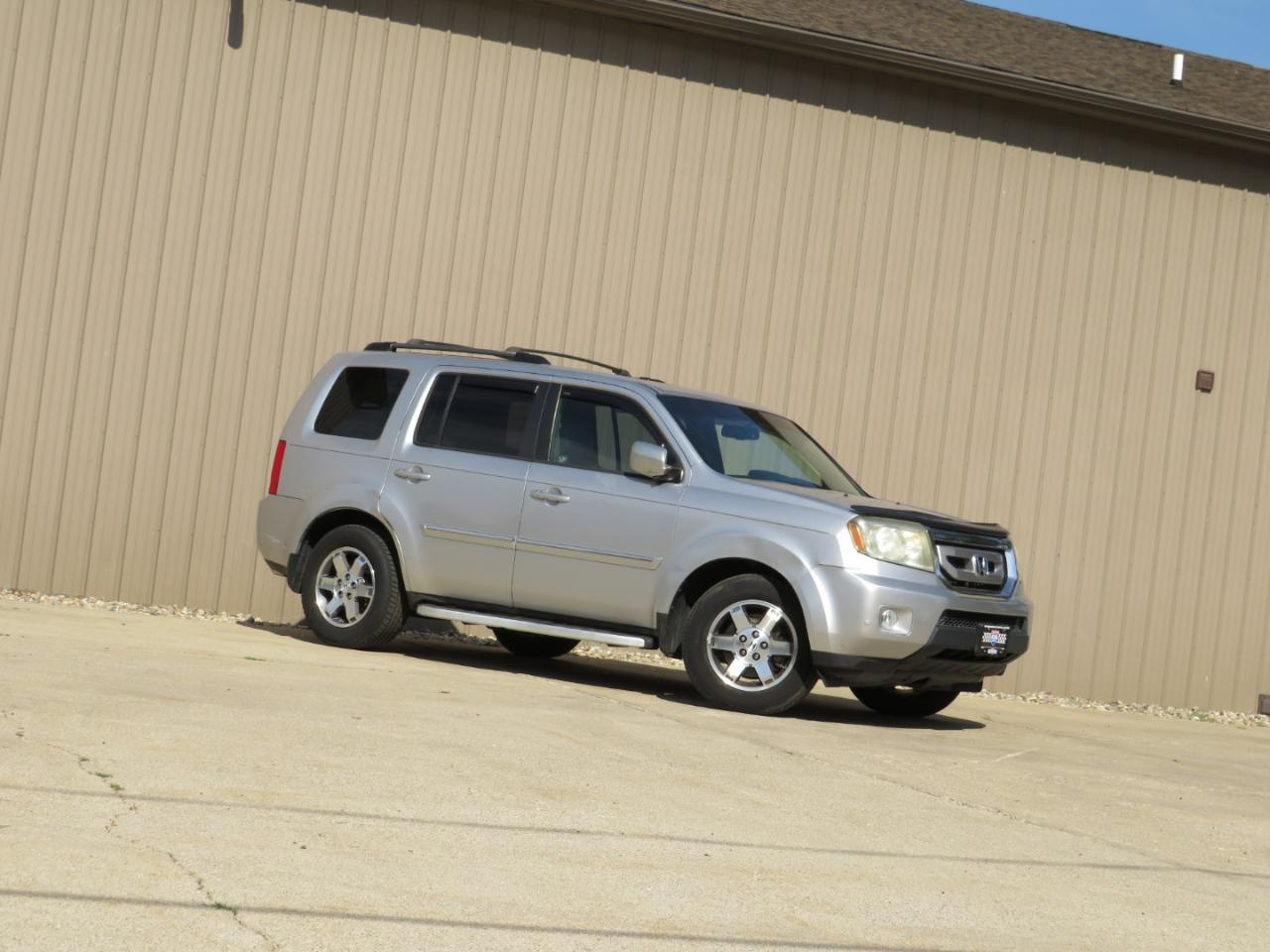 Honda Pilot Touring 4WD 5-Spd AT with DVD 2011