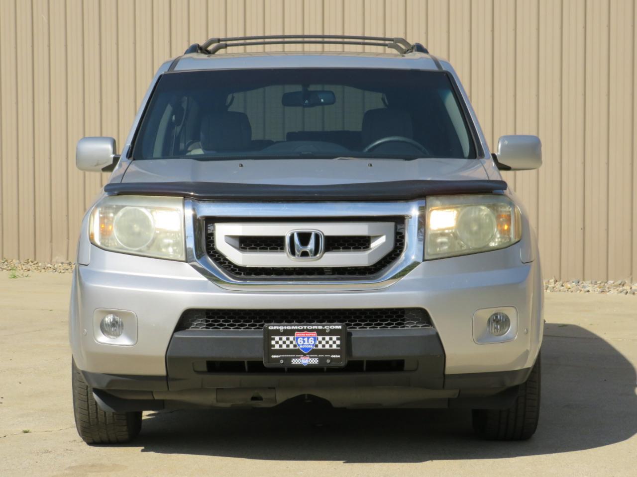 Honda Pilot Touring 4WD 5-Spd AT with DVD 2011