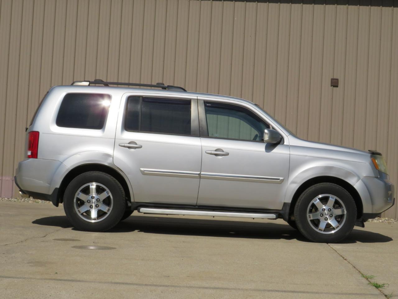 Honda Pilot Touring 4WD 5-Spd AT with DVD 2011