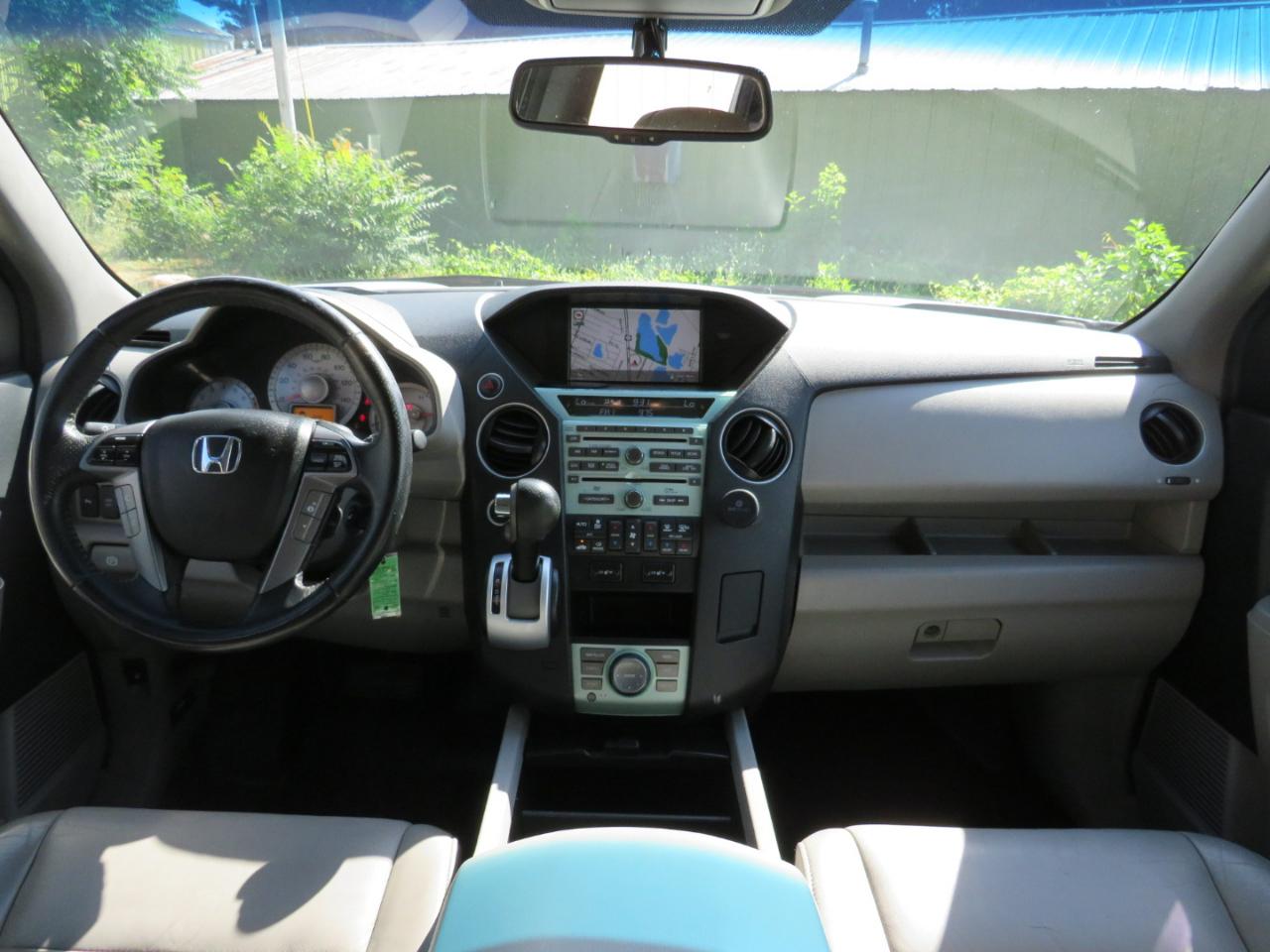 Honda Pilot Touring 4WD 5-Spd AT with DVD 2011