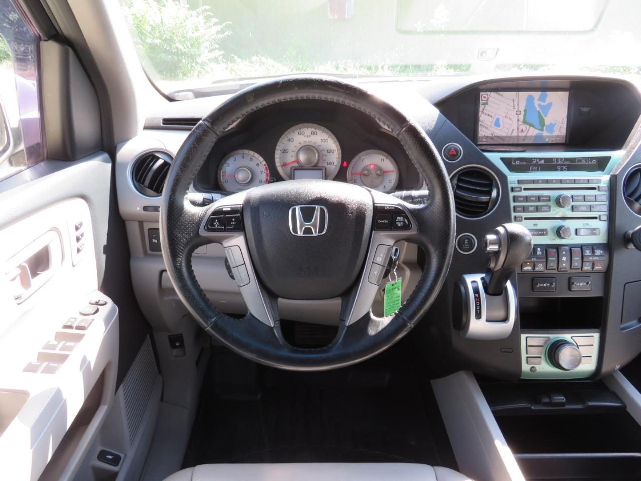 Honda Pilot Touring 4WD 5-Spd AT with DVD 2011