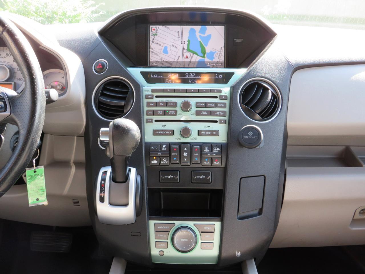 Honda Pilot Touring 4WD 5-Spd AT with DVD 2011