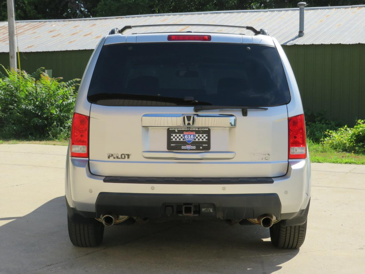 Honda Pilot Touring 4WD 5-Spd AT with DVD 2011