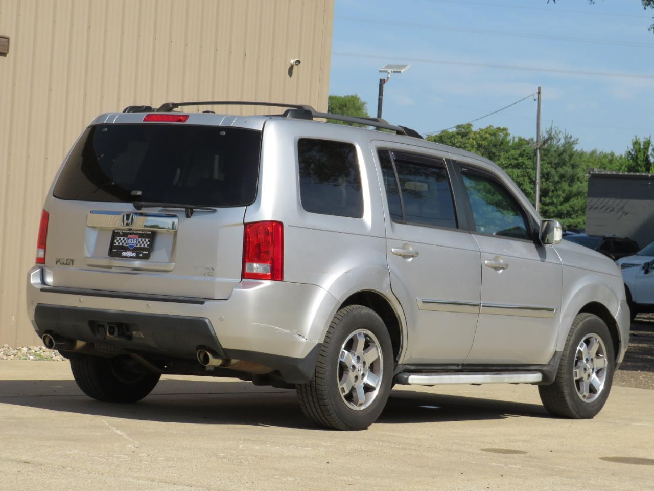 Honda Pilot Touring 4WD 5-Spd AT with DVD 2011