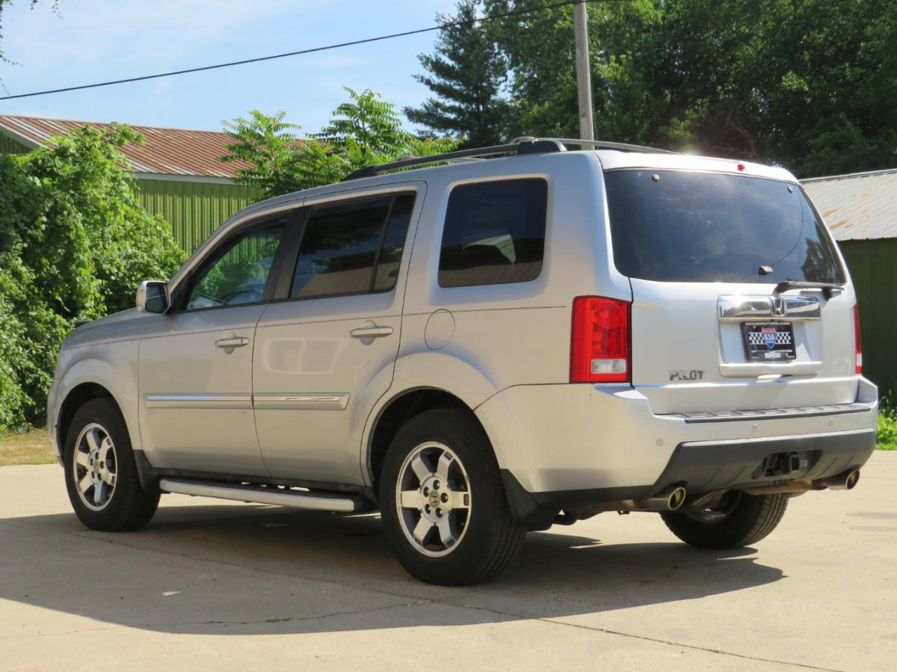 Honda Pilot Touring 4WD 5-Spd AT with DVD 2011