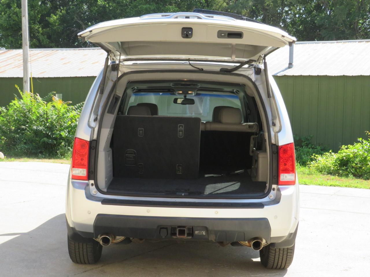 Honda Pilot Touring 4WD 5-Spd AT with DVD 2011