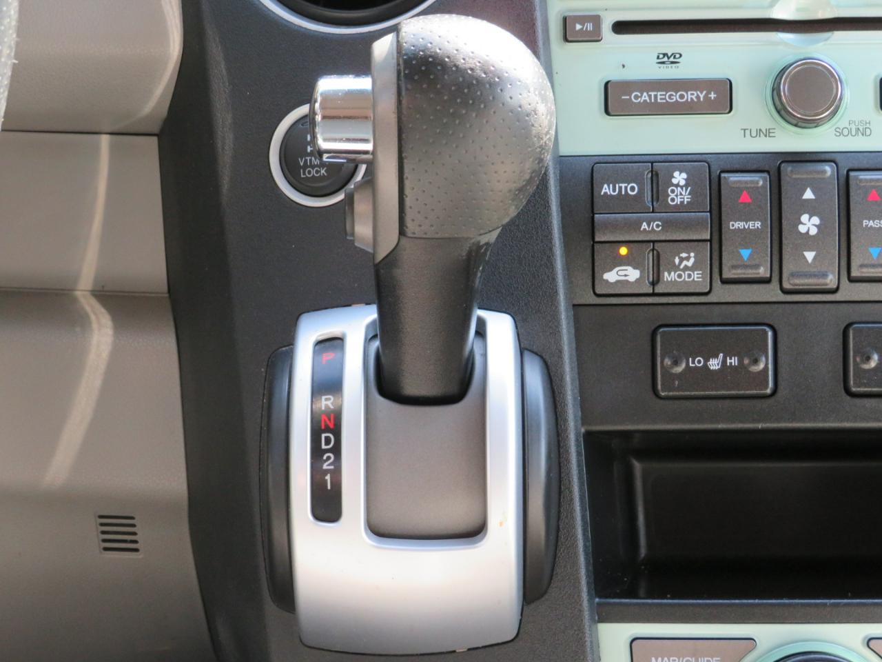 Honda Pilot Touring 4WD 5-Spd AT with DVD 2011
