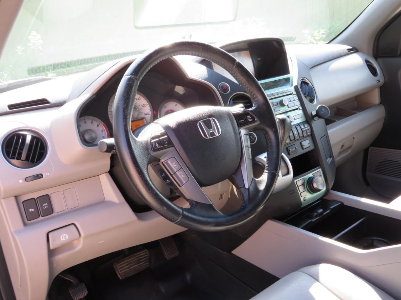 Honda Pilot Touring 4WD 5-Spd AT with DVD 2011