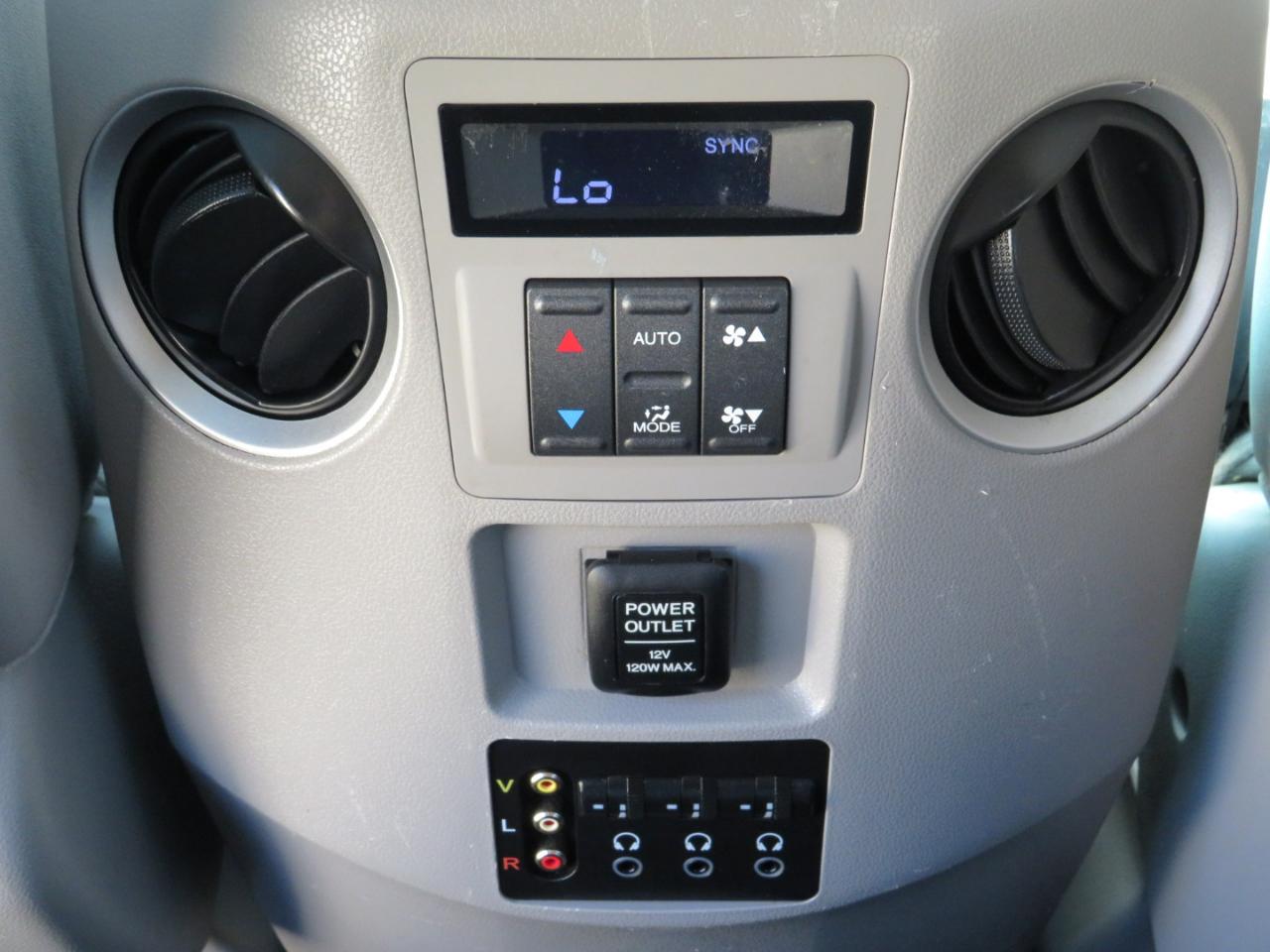 Honda Pilot Touring 4WD 5-Spd AT with DVD 2011