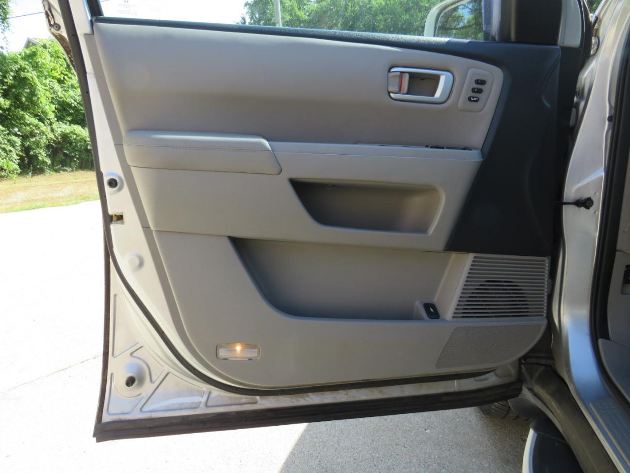 Honda Pilot Touring 4WD 5-Spd AT with DVD 2011