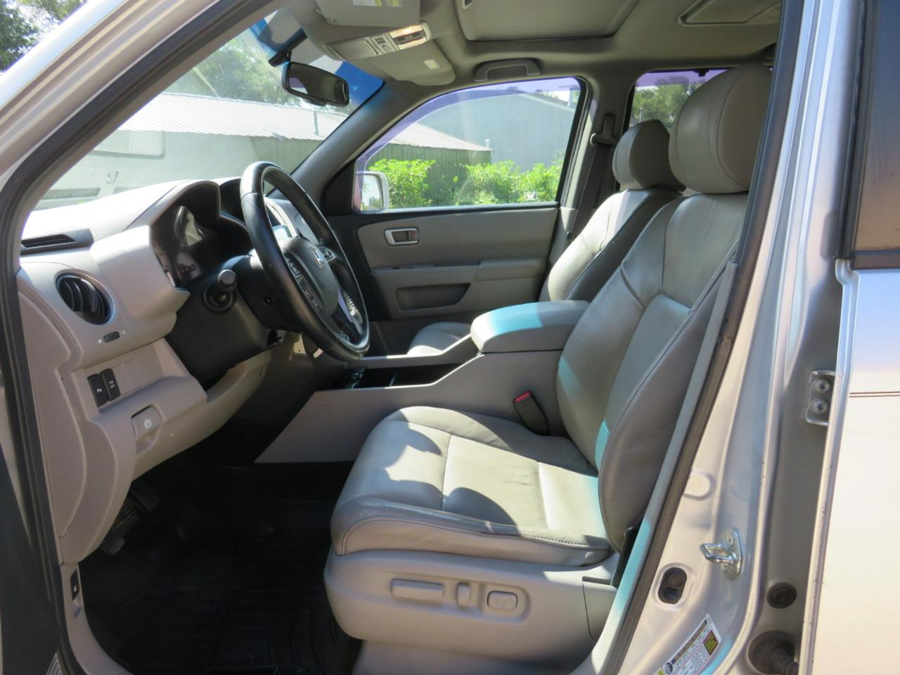 Honda Pilot Touring 4WD 5-Spd AT with DVD 2011