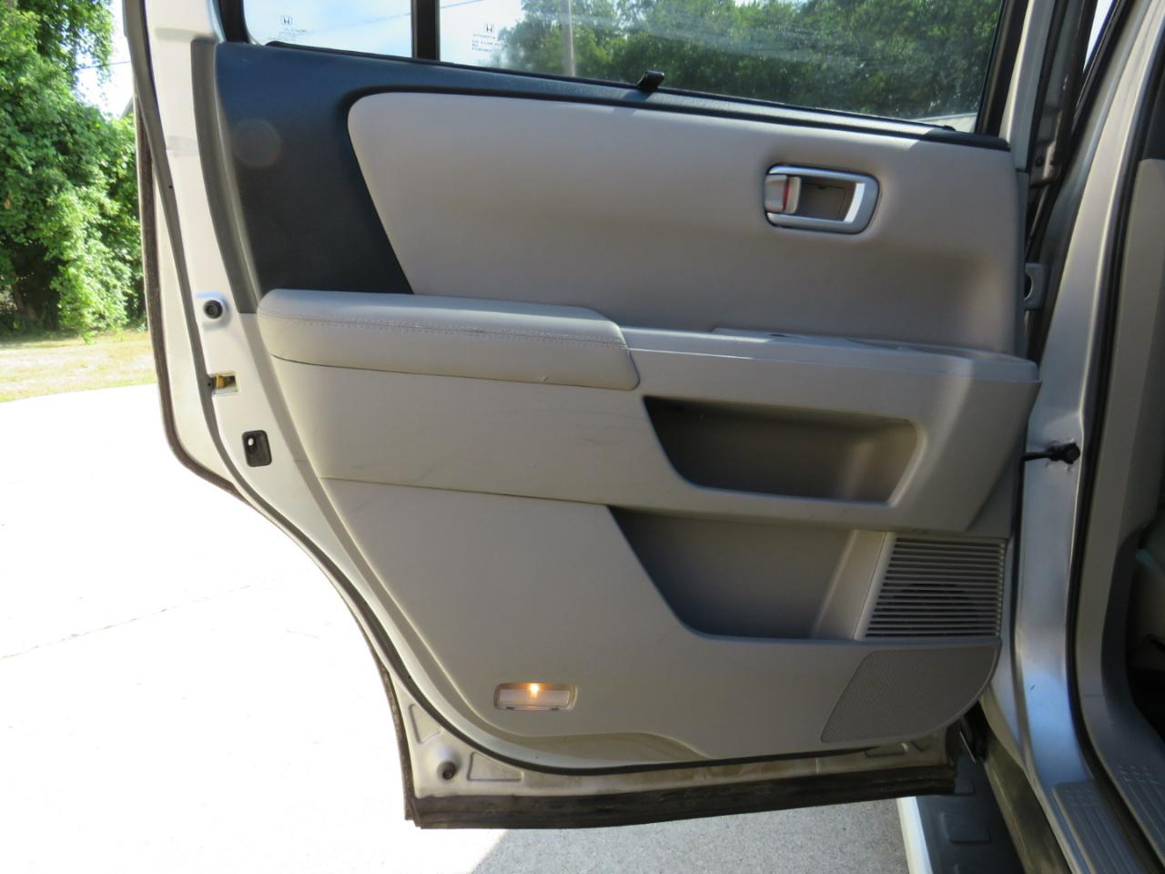 Honda Pilot Touring 4WD 5-Spd AT with DVD 2011