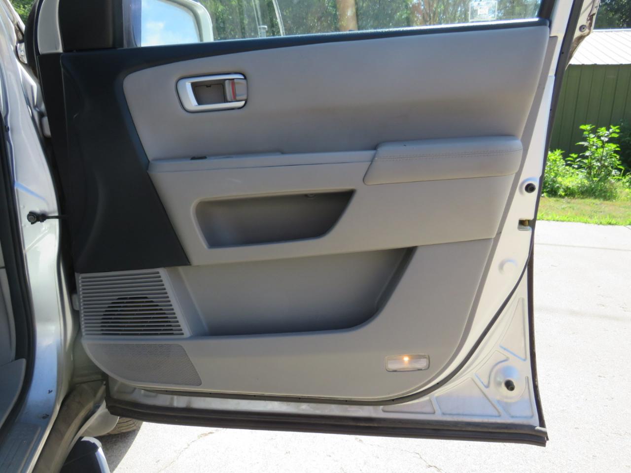 Honda Pilot Touring 4WD 5-Spd AT with DVD 2011