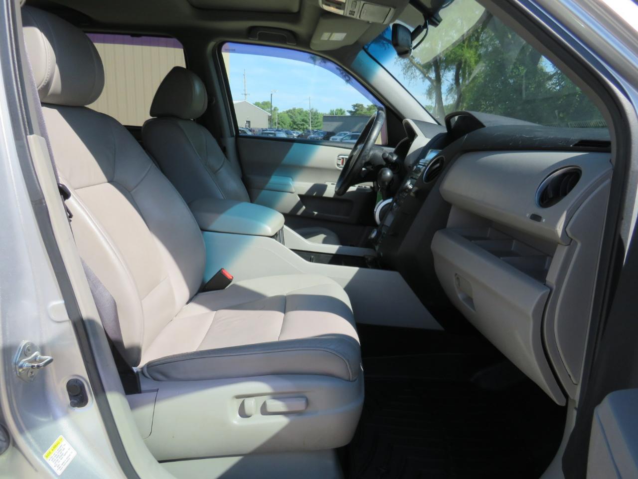 Honda Pilot Touring 4WD 5-Spd AT with DVD 2011