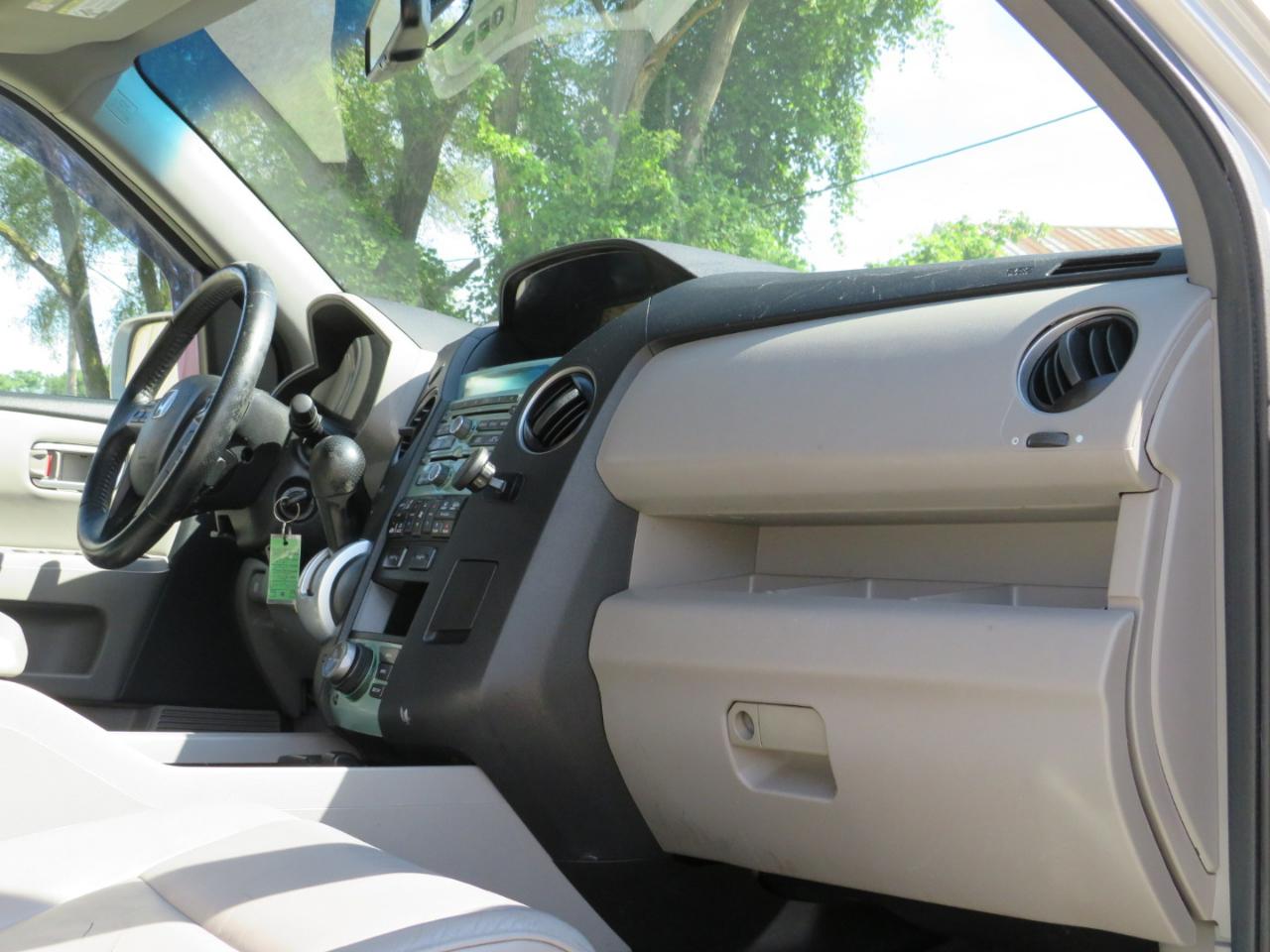 Honda Pilot Touring 4WD 5-Spd AT with DVD 2011