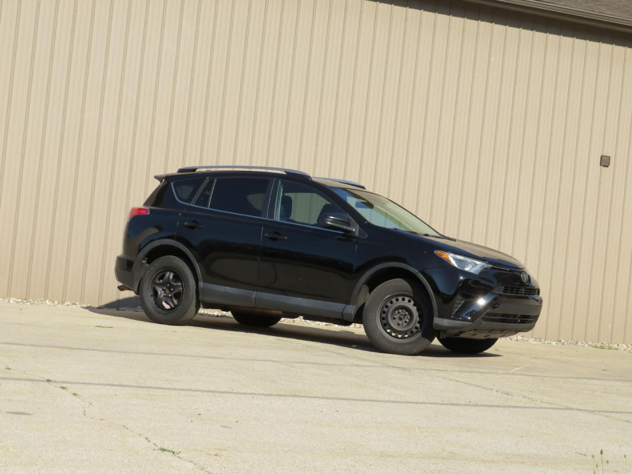 Toyota RAV4 LE FWD 2017