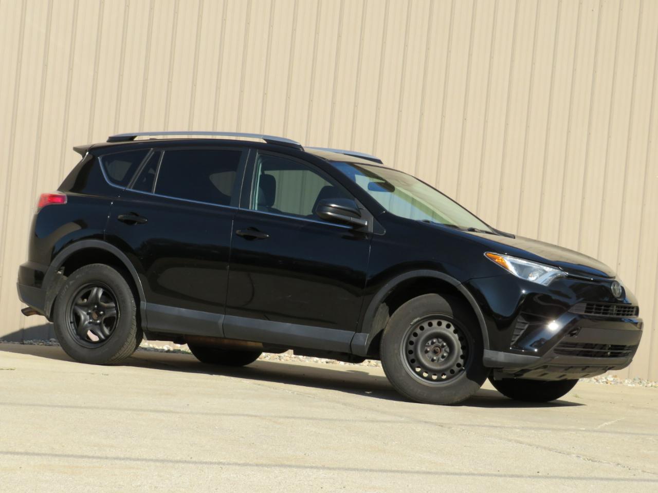 Toyota RAV4 LE FWD 2017