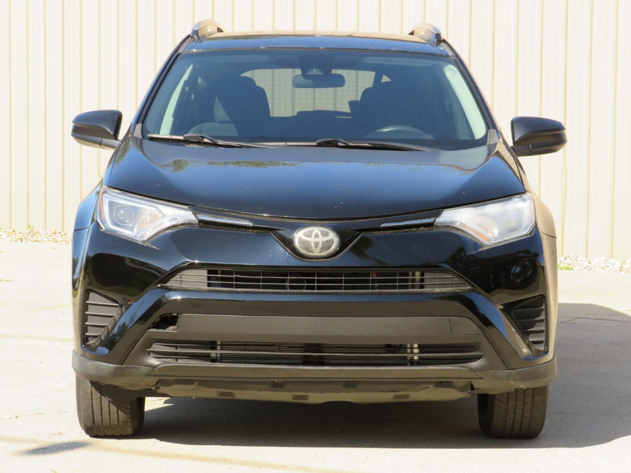 Toyota RAV4 LE FWD 2017