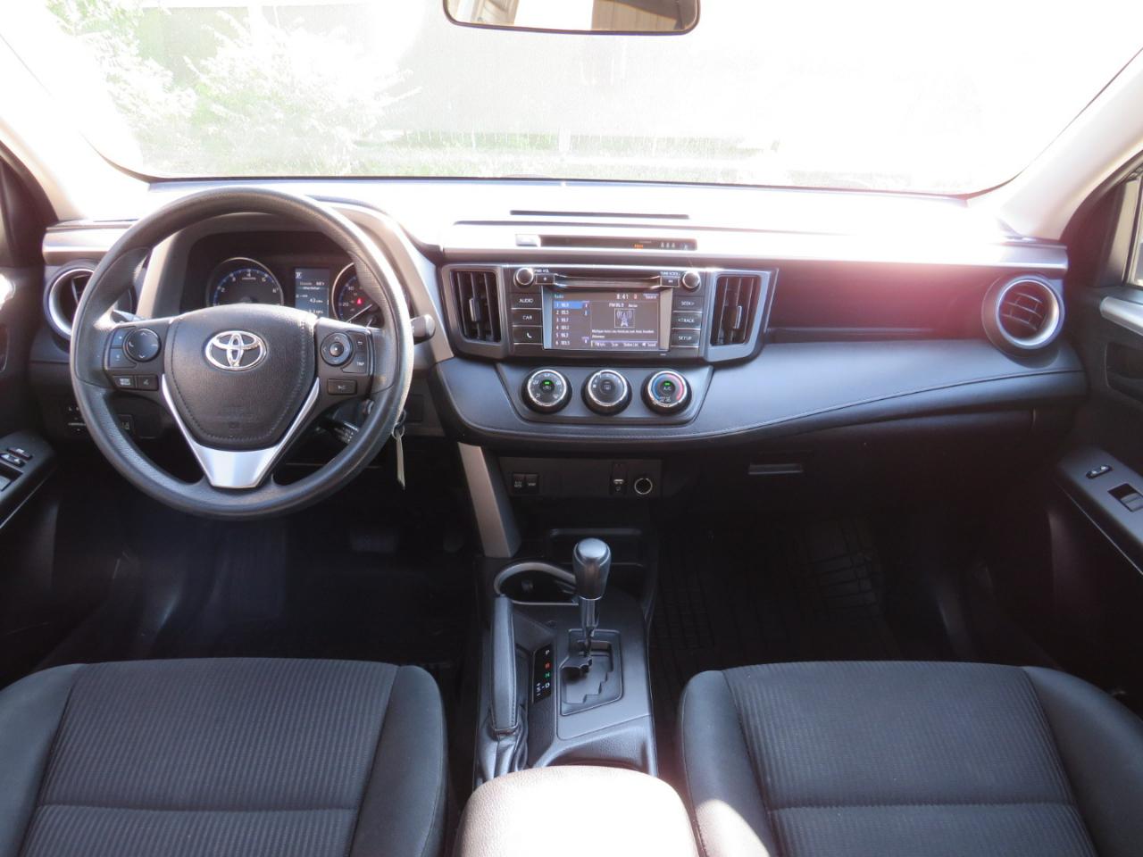 Toyota RAV4 LE FWD 2017