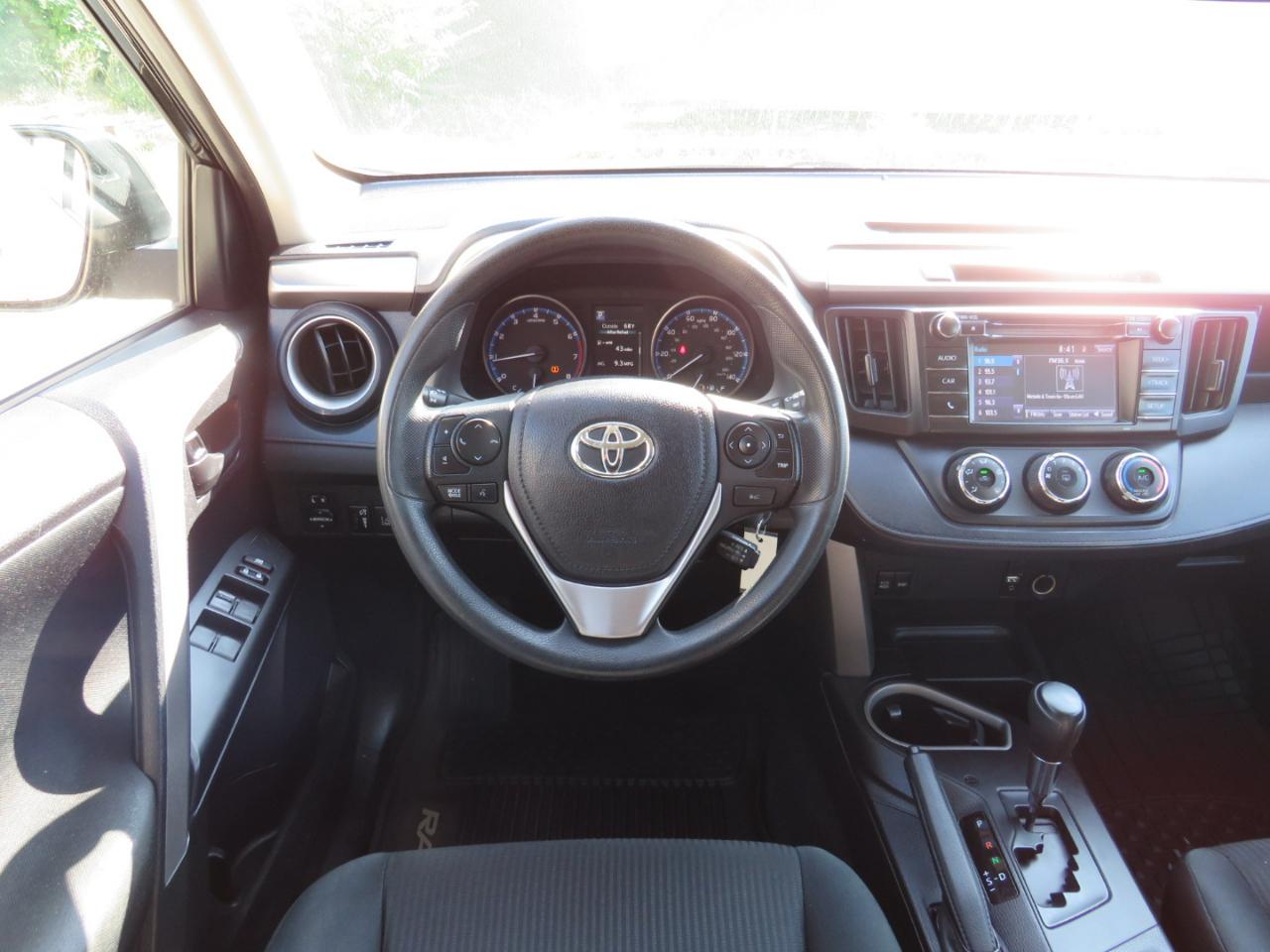 Toyota RAV4 LE FWD 2017