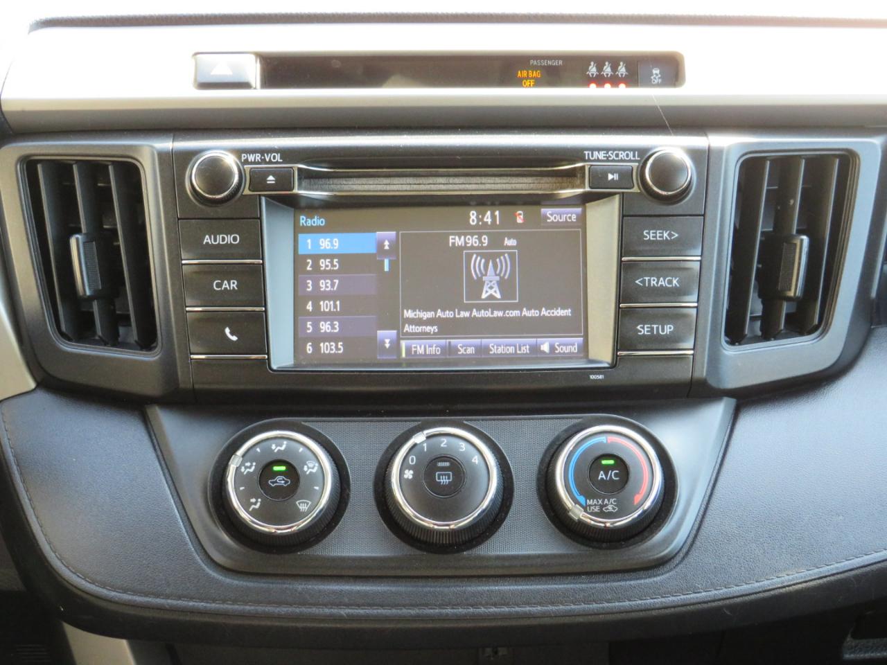 Toyota RAV4 LE FWD 2017