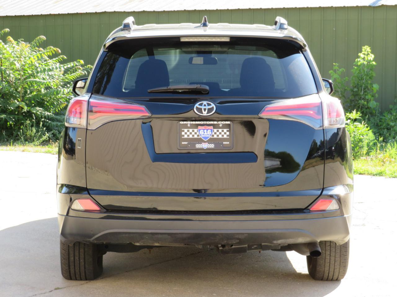 Toyota RAV4 LE FWD 2017