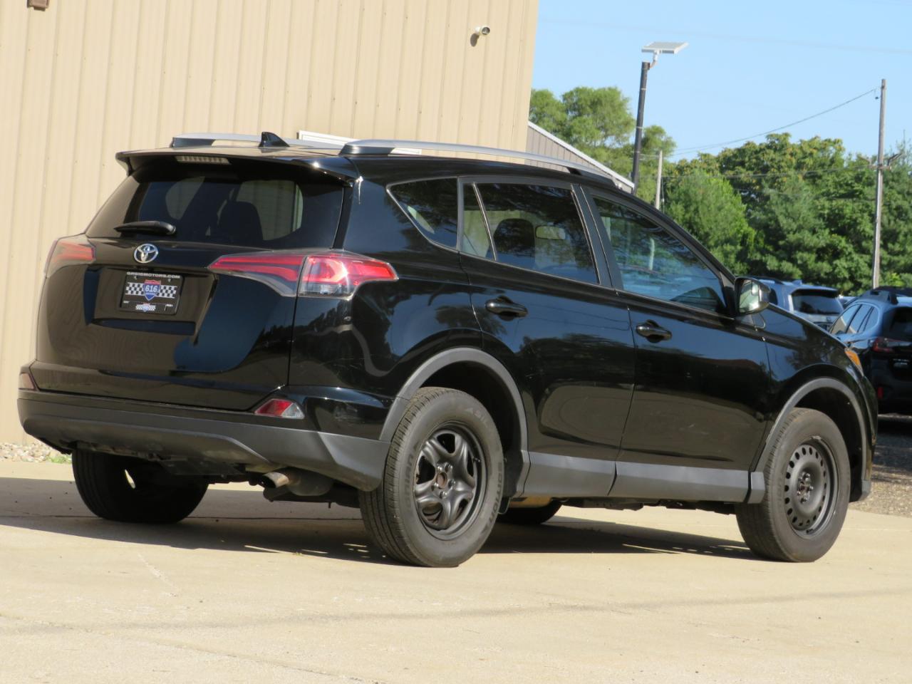 Toyota RAV4 LE FWD 2017