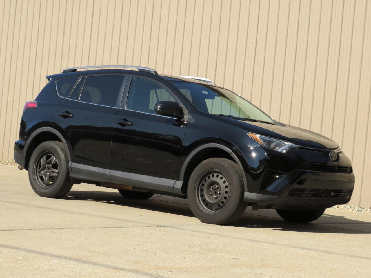 Toyota RAV4 LE FWD 2017