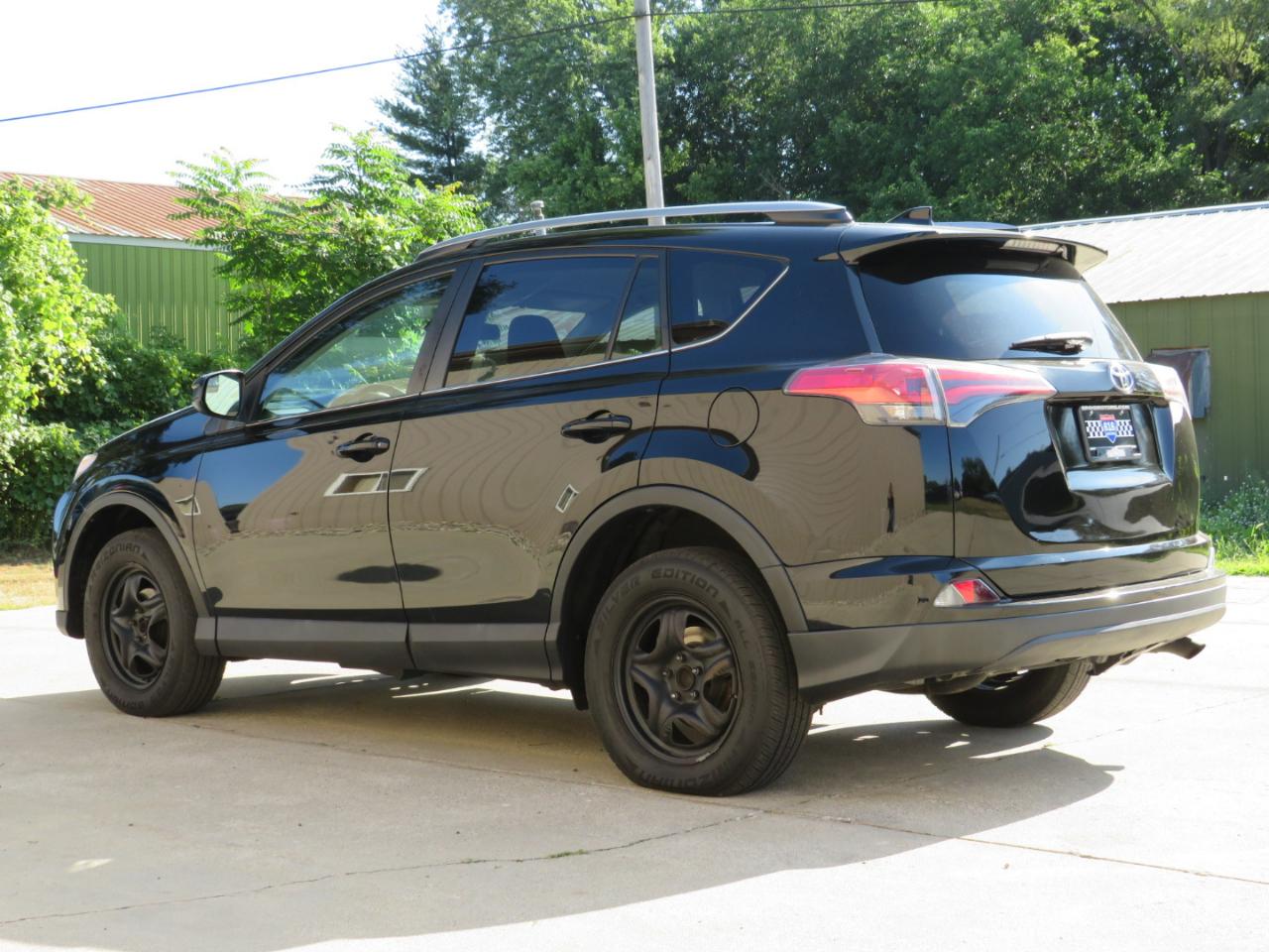 Toyota RAV4 LE FWD 2017